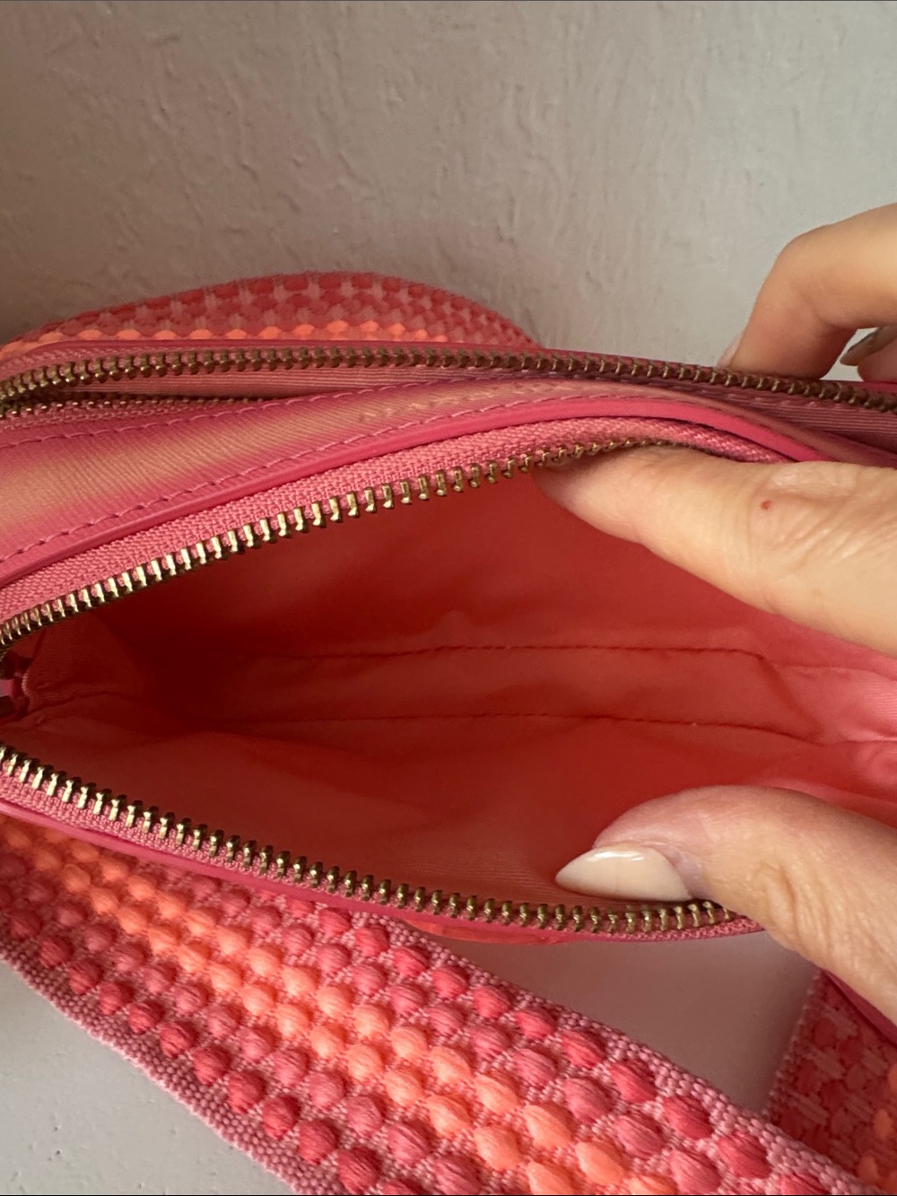 Marc Jacobs Pink to Peach Ombre Crossbody Camera Bag with Gold Hardware - Picture 9 of 12